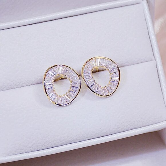 “Angelica” White Geode/Crystal Irregular Circle Geometric Stud Abstract Earrings - Picture 4 of 5